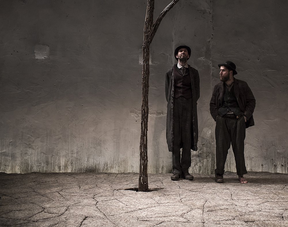 Marty Rea as Vladimir and Aaron Monaghan as Estragon in Druids production of Waiting for Godot by Samuel Beckett directed by Garry Hynes. Photo Matthew Thompson 2 1-An-Grainan