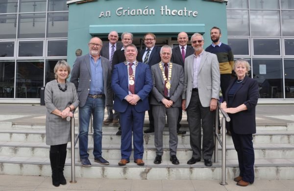 3 October 2017: Official launch of the All Ireland One Act Drama Finals which will be held in Letterkenny for the first time this December. Front row left to right: Jean Curran, John Travers, Mayor of Donegal Cllr Gerry Mc Monagle, Mayor of Letterkenny Municipal District Cllr Jimmy Kavanagh, Plunkett O'Fearraigh and Anne Mc Gowan. Back row left to right: Sean Mc Cormack, Cllr Ian Mc Garvey ,Cllr Michael Mc Bride, James Mc Laughlin A.I.B.and John O'Donnell.